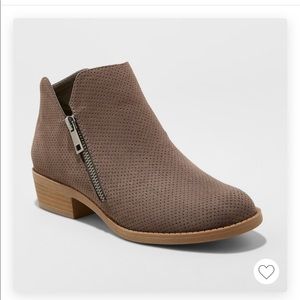 NWOT Universal Thread Dylan Microsuede Bootie